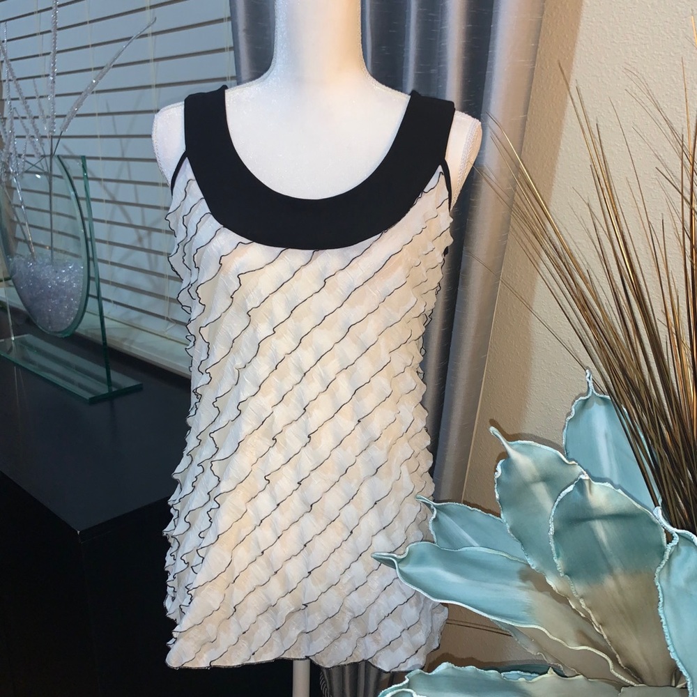 Allura white sleeveless top - Picture 2 of 14